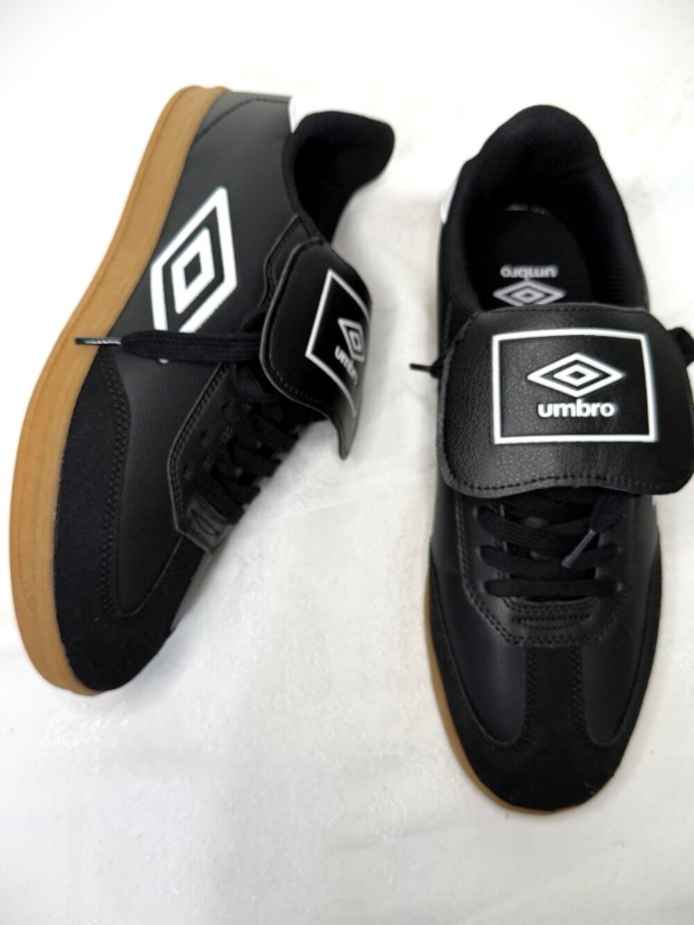 Umbro TX Indoor Black with Gum Bottom Soccer Shoe Men's Size 10 New